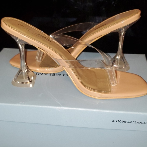GORGOEUS FASHION NOVA HEELED SANDALS! - Picture 4 of 6